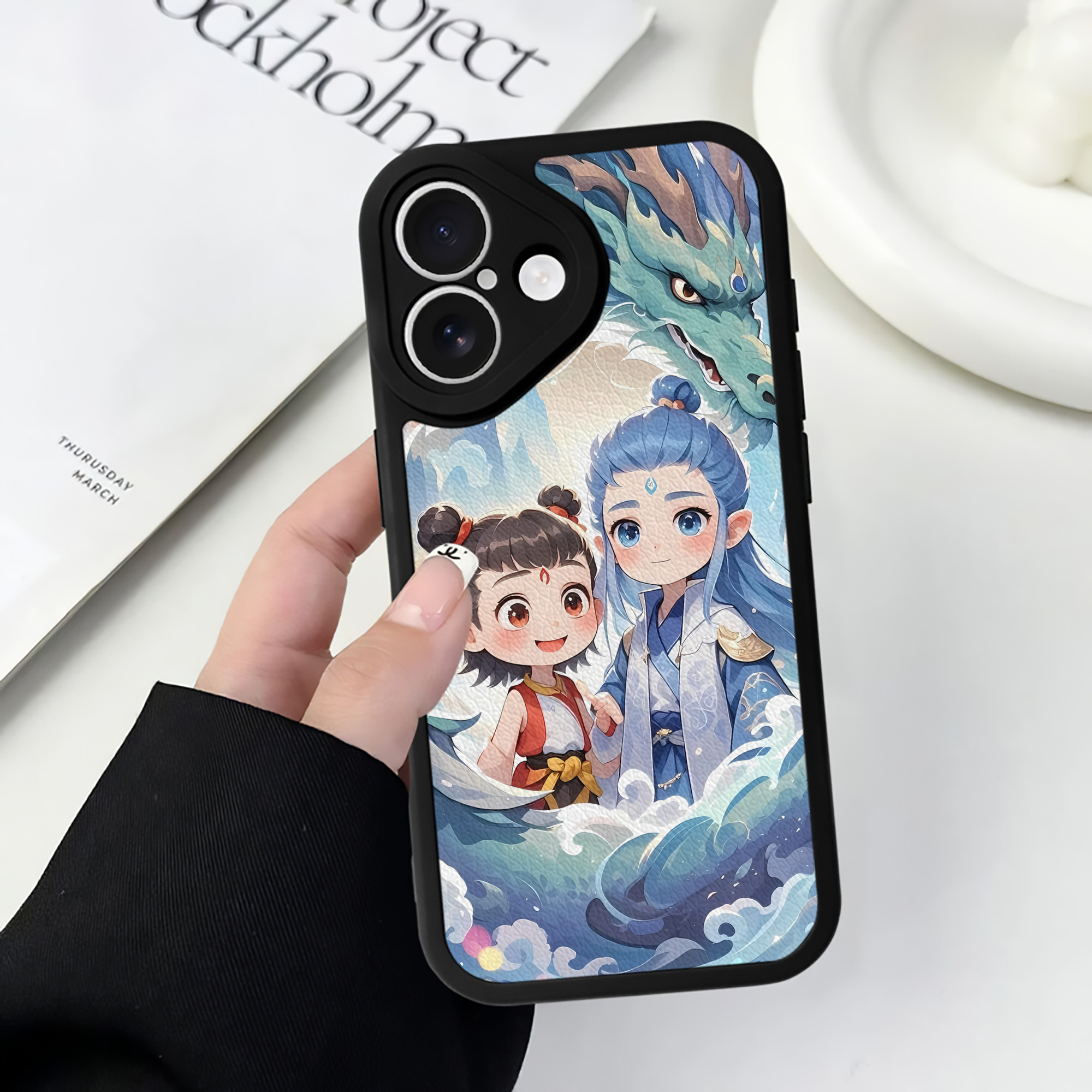 （画像用） Ne Zha 2 ナタ 魔童の大暴れ 【iPhone 16シリーズ対応】シリコンスマホケース（レザー調） 材質：シリコン